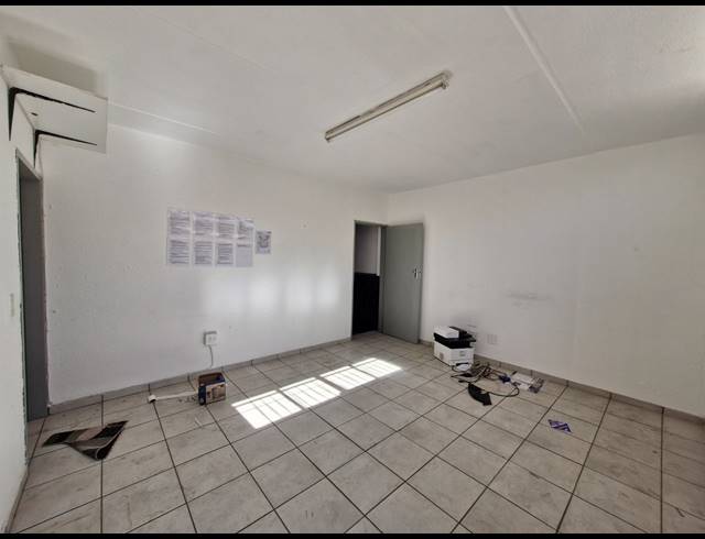 173M² WAREHOUSE TO LET IN JET PARK